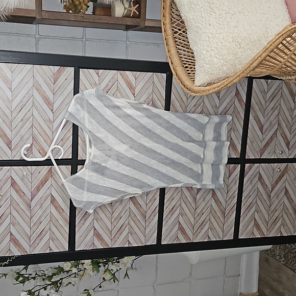 Top - Picture 2 of 2